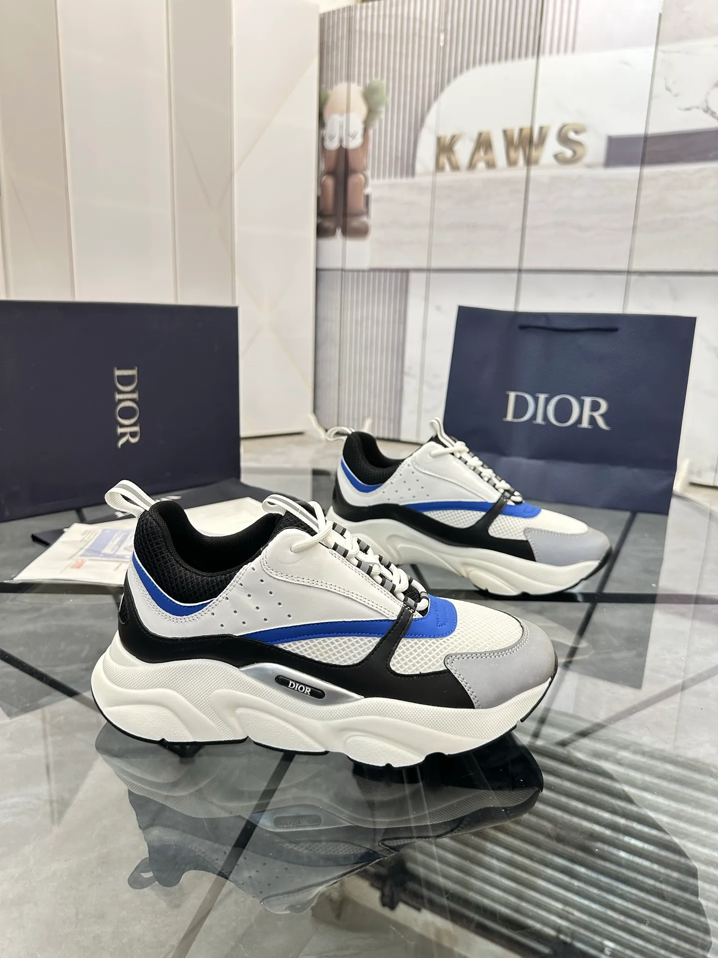 Men's shoes: 💰P460¥ Ready in Guangzhou, fully packaged Product trademark: Dior* "Dior*" low-top casual shoes Regular size: 38-46 (can be customized to 47) B22 Product materials: imported cowhide leather upper spliced ​​with original fabric, breathable lining, original outsole. Number: 920
